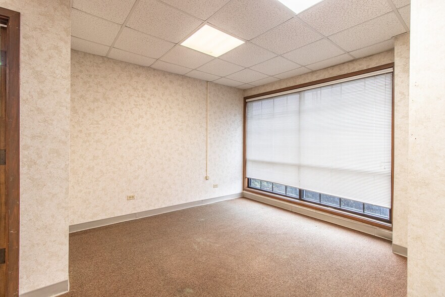 More Photos Of 398 Hart Street, Monroe Medical For Lease