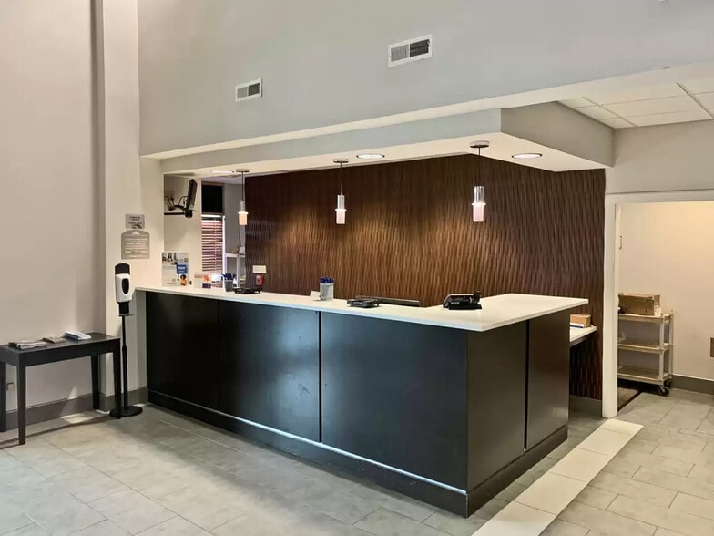 More Photos Of 129 Brickerton St, Columbus Hotel For Sale