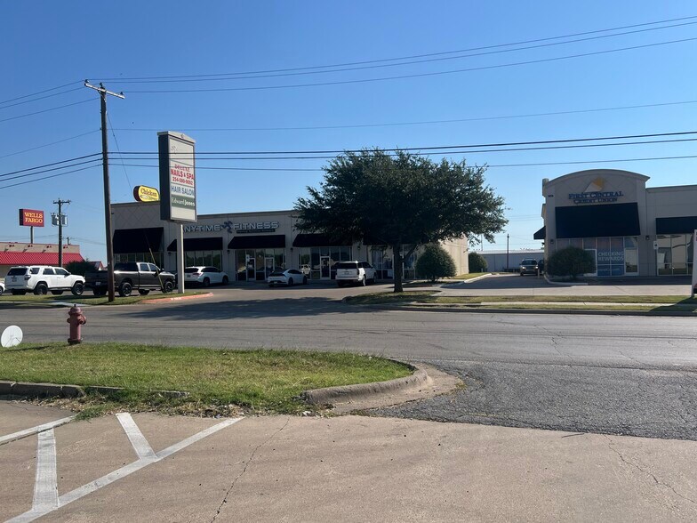 More Photos Of 305 Coke Ave, Hillsboro Unknown For Lease