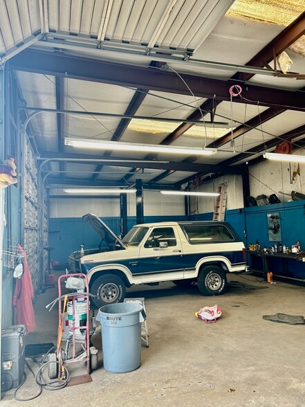More Photos Of 12405 Hillcroft St, Houston Auto Dealership For Sale