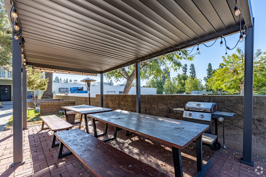 More Photos Of 146-154 N Holliston Ave, Pasadena Rehabilitation Center For Sale