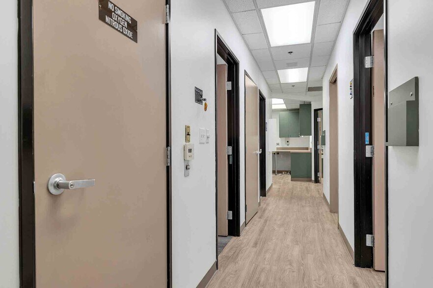 More Photos Of 1755 Erringer St, Simi Valley Medical For Lease