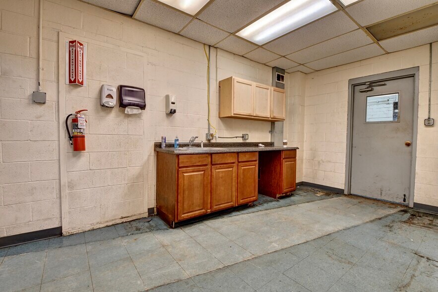 More Photos Of 96 E Miller Ave, Akron Manufacturing For Sale