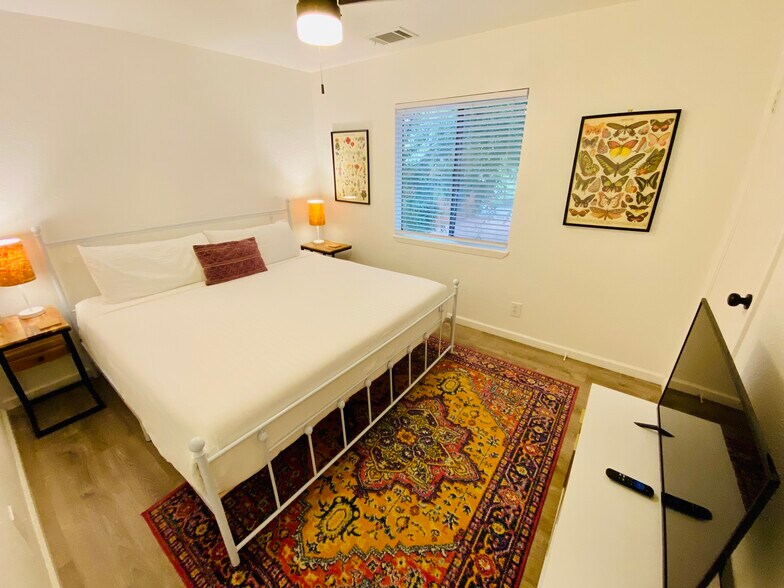 More Photos Of 104 Scudder Ln, Wimberley Hotel For Sale