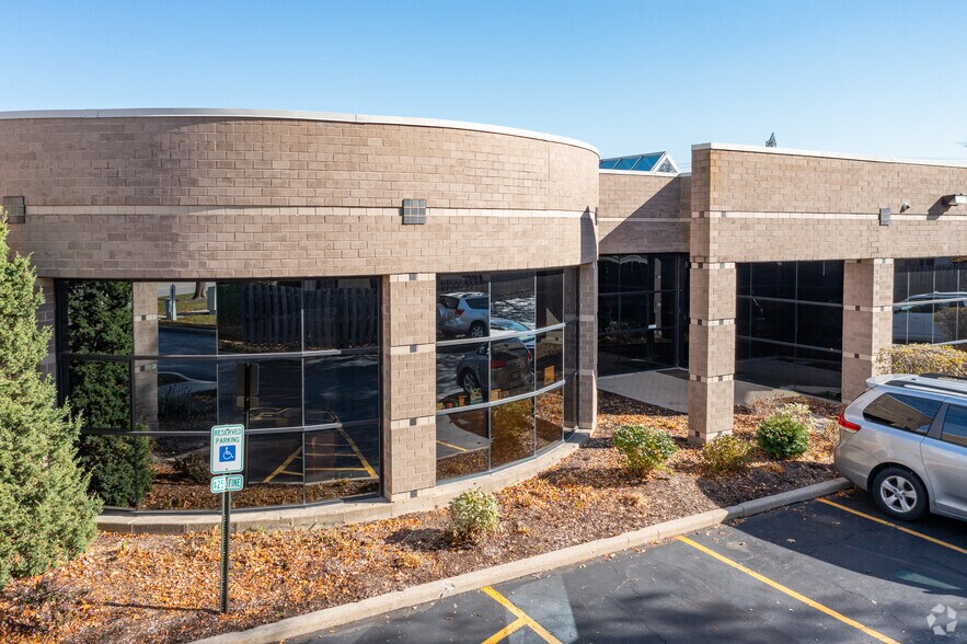 More Photos Of 837 Oakton St, Elk Grove Village Warehouse For Lease