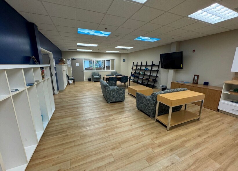 More Photos Of 3971 Knight Arnold Rd, Memphis Office For Sale