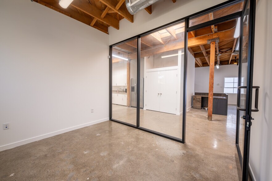More Photos Of 2842-2912 Colorado Ave, Santa Monica Flex For Lease