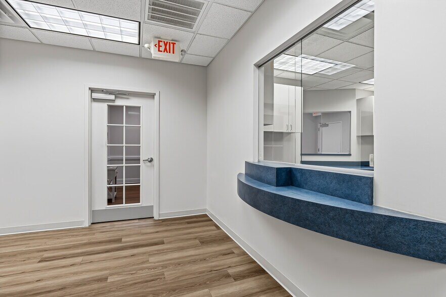 More Photos Of 3731 NW Cary Pky, Cary Medical For Sale