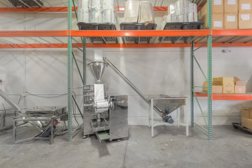 More Photos Of 1220 Biscayne Blvd, Deland Warehouse For Lease