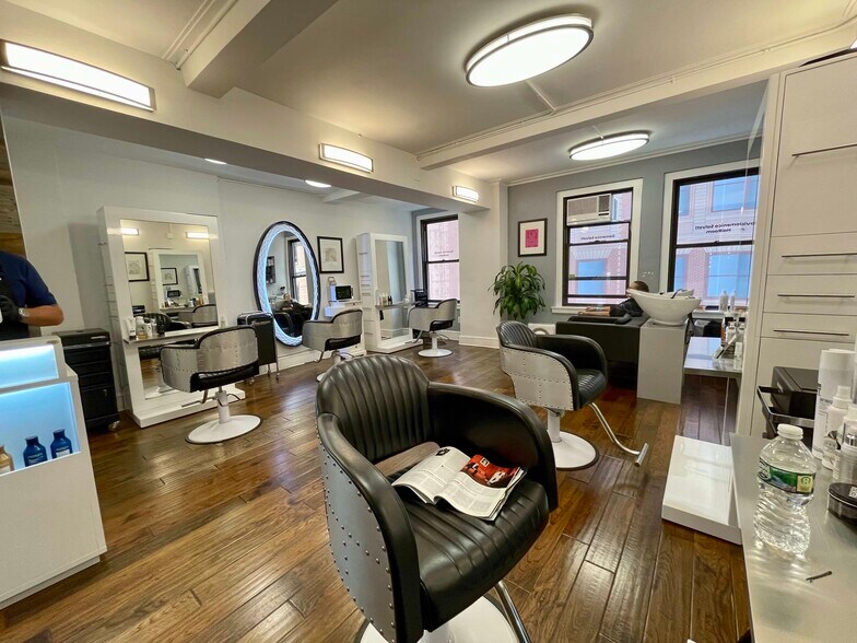 More Photos Of 162 W 56th St, New York Apartments For Sale