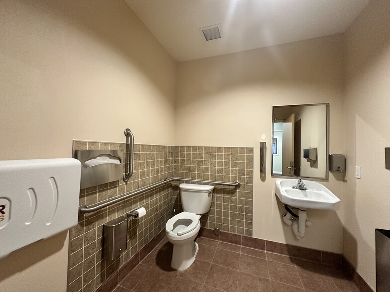 More Photos Of 1207 N 152nd St, Shoreline Lodge Meeting Hall For Lease