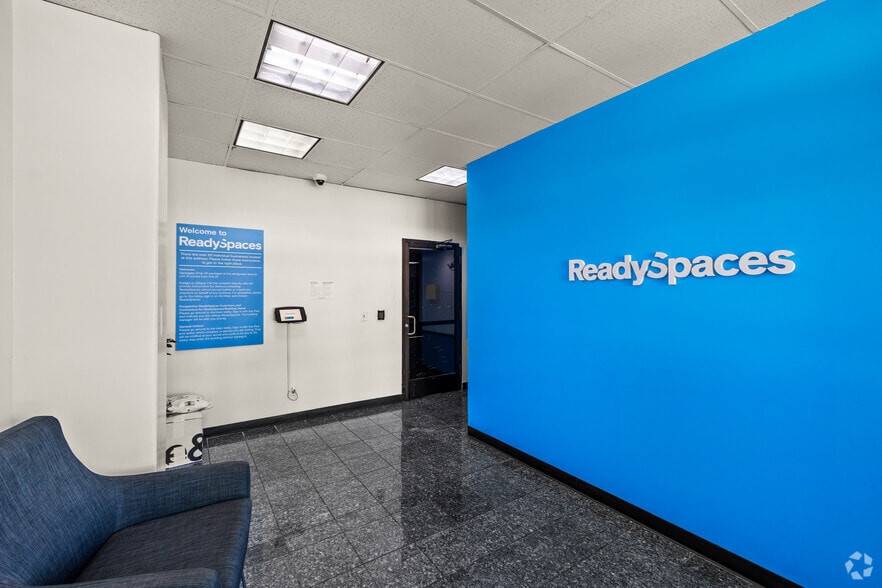 More Photos Of 21350 Lassen St, Chatsworth Warehouse For Lease