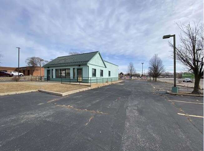 More Photos Of 3325 Sheridan Rd, Zion Fast Food For Lease