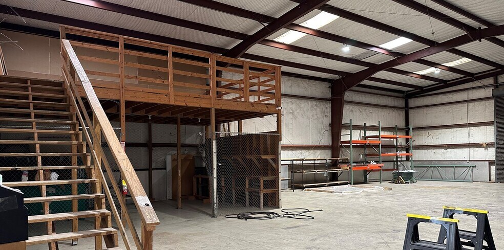 More Photos Of 642 US Highway 80 E, Sunnyvale Flex For Lease