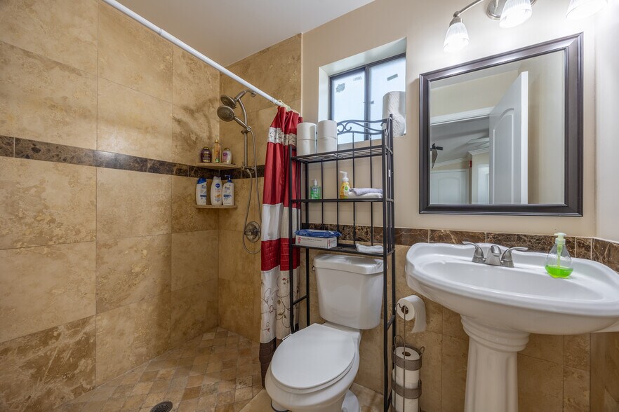 More Photos Of XXXXW Assisted Living Dr., Phoenix Assisted Living For Sale