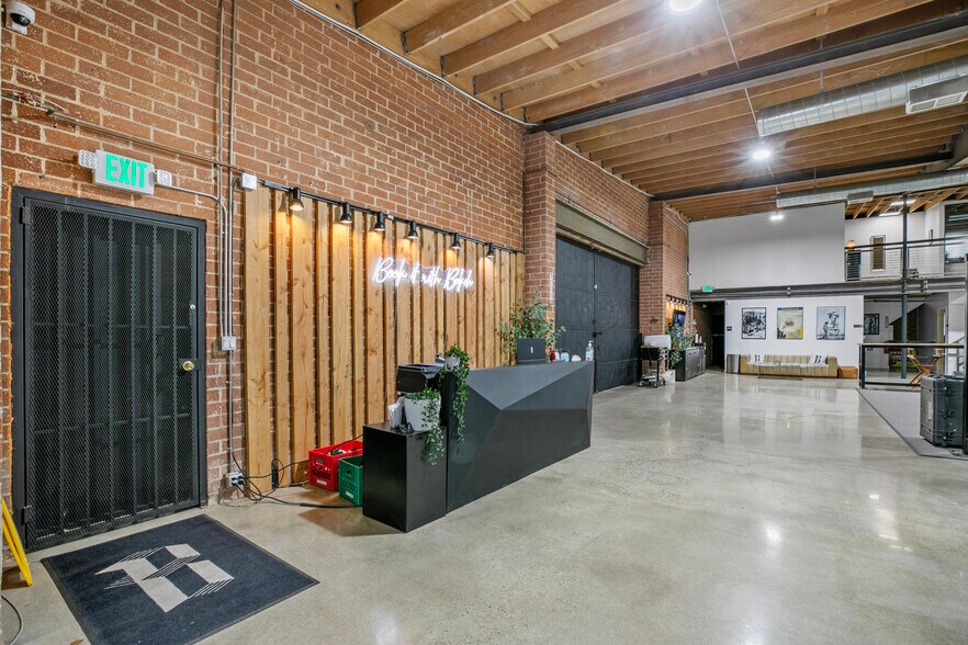 More Photos Of 1604 Venice Blvd, Los Angeles Showroom For Lease