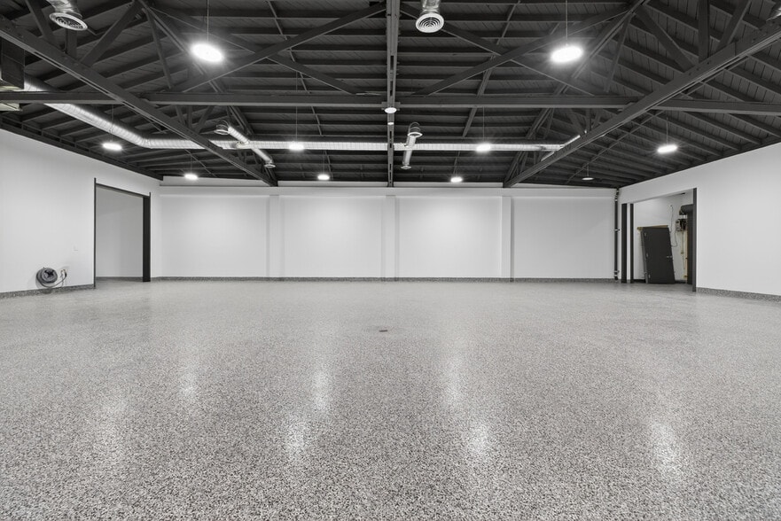 More Photos Of 703 S Main St, Burbank Showroom For Sale