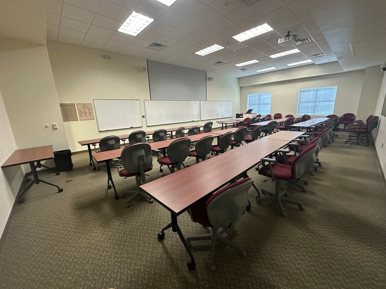 More Photos Of 41 Old Oyster Point Rd, Newport News Office For Sale