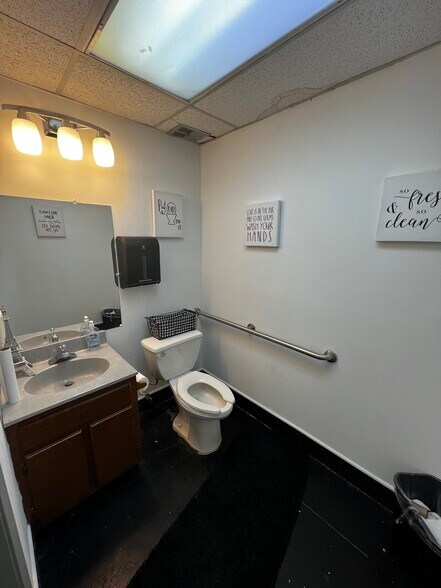 More Photos Of 3260 Hickory Hill Rd, Memphis Storefront Retail Office For Lease