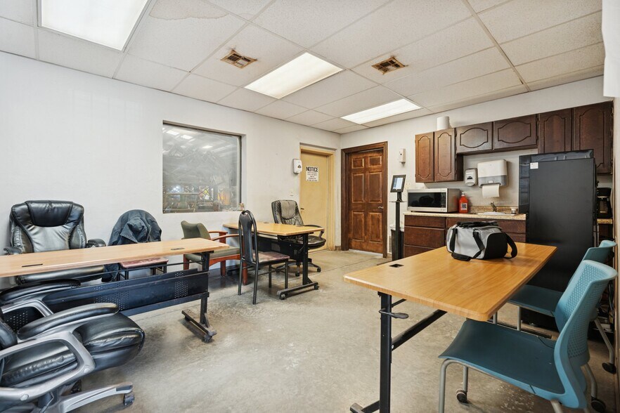 More Photos Of 2627 SW 22nd St, Oklahoma City Warehouse For Sale