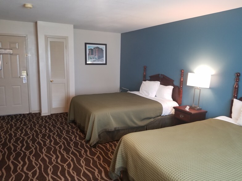 More Photos Of 220 S Interstate Dr, Sikeston Hotel For Sale