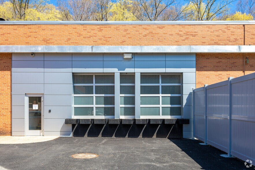 More Photos Of 28 Kaysal Ct, Armonk Office For Lease