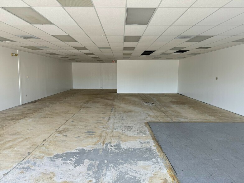 More Photos Of 37531-37605 Harper Rd, Clinton Township Storefront For Lease