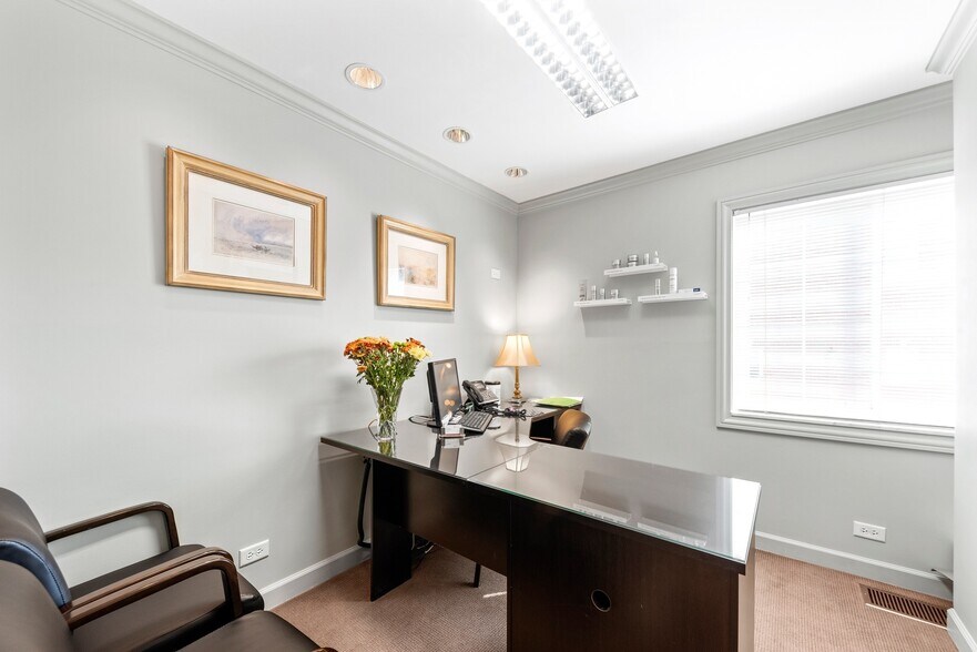 More Photos Of 330 W Frontage Rd, Northfield Medical For Lease