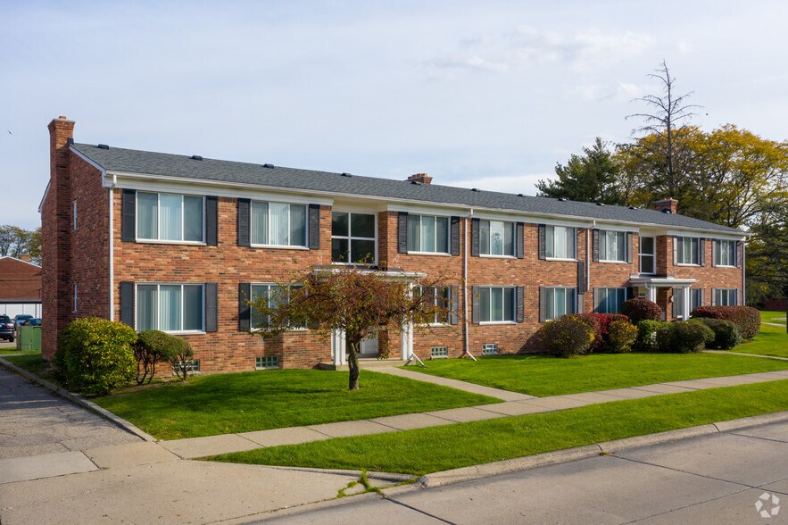 Primary Photo Of 20600 Balfour St, Harper Woods Apartments For Sale
