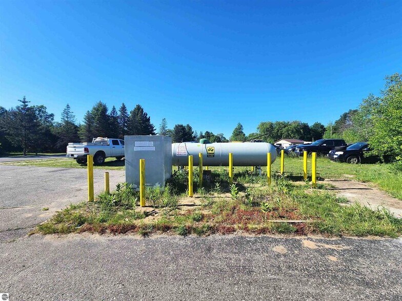 More Photos Of 14388 9 Mile Rd, Kaleva Auto Repair For Sale