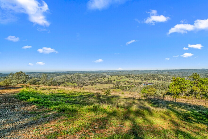 More Photos Of 6781 Tower, Somerset Winery Vineyard For Sale