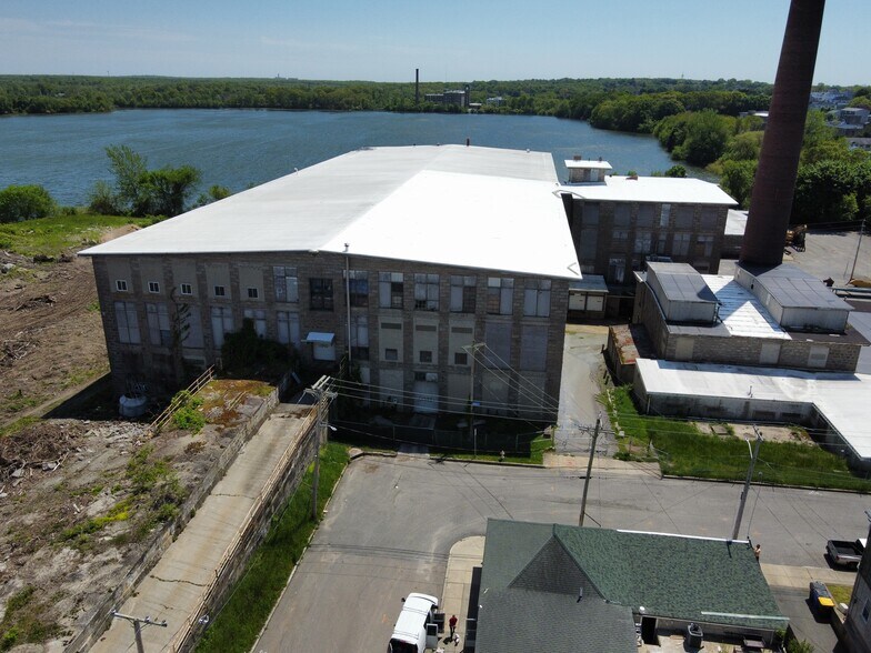 More Photos Of 109 Howe St, Fall River Warehouse For Lease