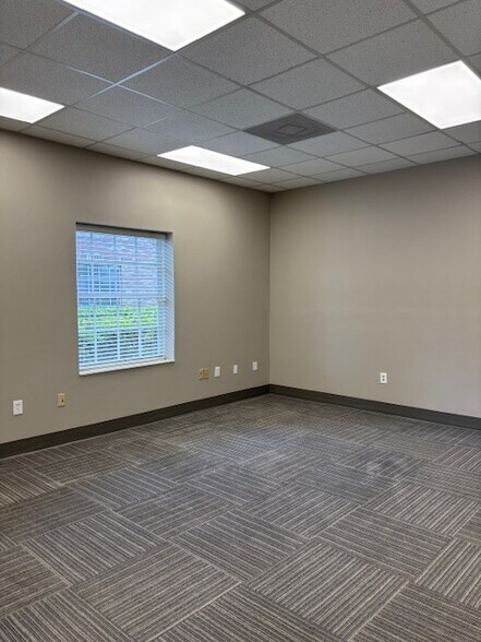 More Photos Of 1936 Boothe Cir, Longwood Medical For Lease