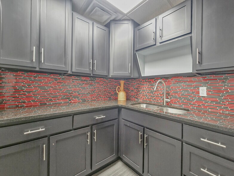 More Photos Of 6001 Nw Expressway, Oklahoma City Office For Sale