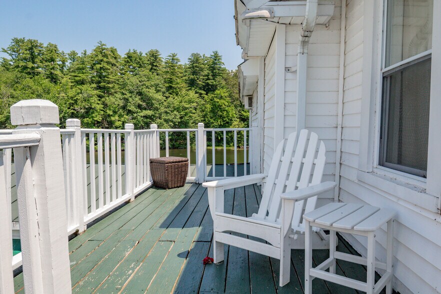 More Photos Of 157 Main St, Belgrade Hotel For Sale