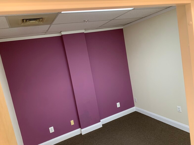 More Photos Of 602 S King St, Leesburg Office For Lease