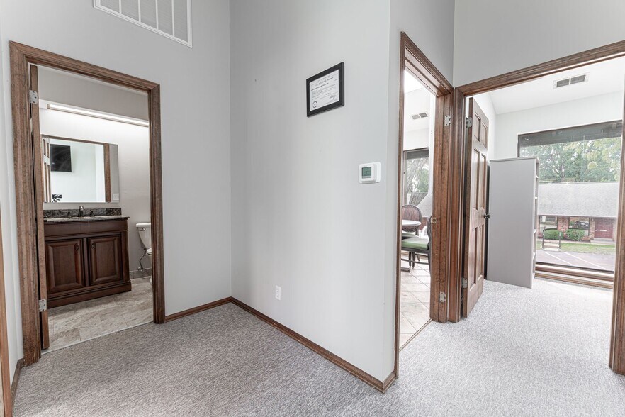 More Photos Of 261 Clarkson Executive Park, Ellisville Office For Sale