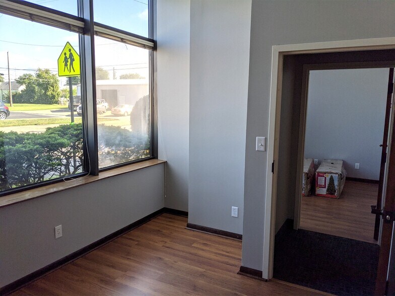 More Photos Of 417-423 N Main St, Evansville Office For Lease