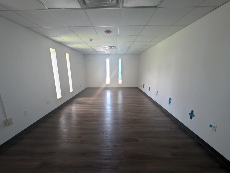 More Photos Of 101 Mesquite, Elm Mott Office For Lease