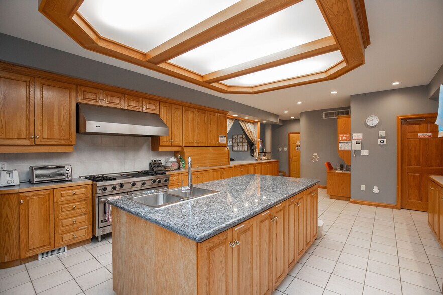 More Photos Of 144 Wilson St E, Ancaster Office For Sale