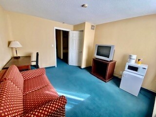 More Photos Of 529 S 4th St, Springfield Hotel For Sale