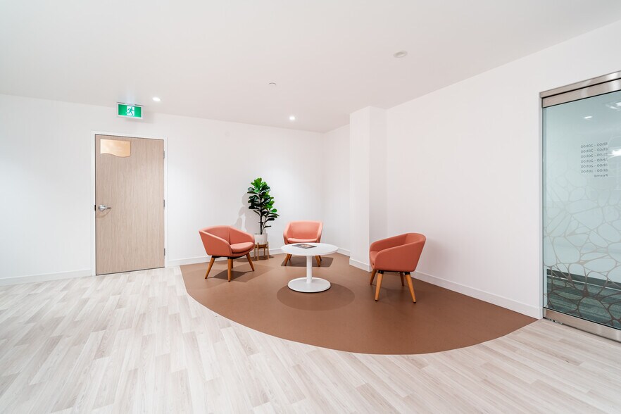 More Photos Of 8000 Boul Décarie, Montréal Office For Lease