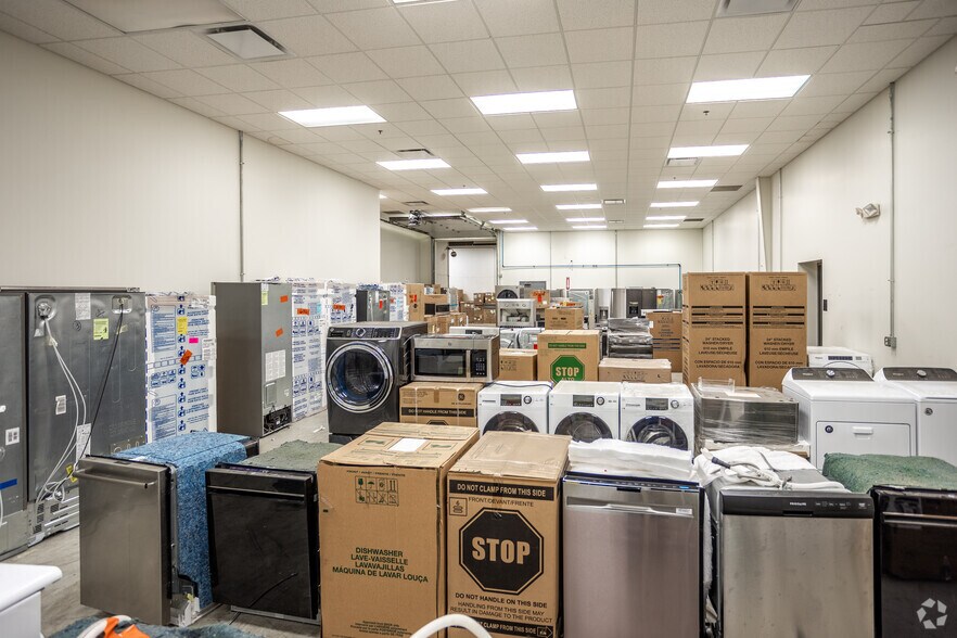 More Photos Of 1800 Hull Ave, Des Moines Manufacturing For Lease