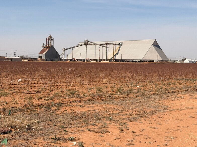 More Photos Of 1701 E Highway 114, Levelland Manufacturing For Sale