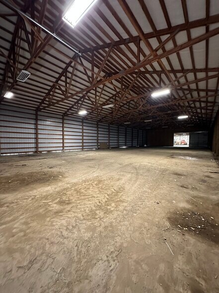 More Photos Of 10117 S Spotted Rd, Cheney Warehouse For Lease