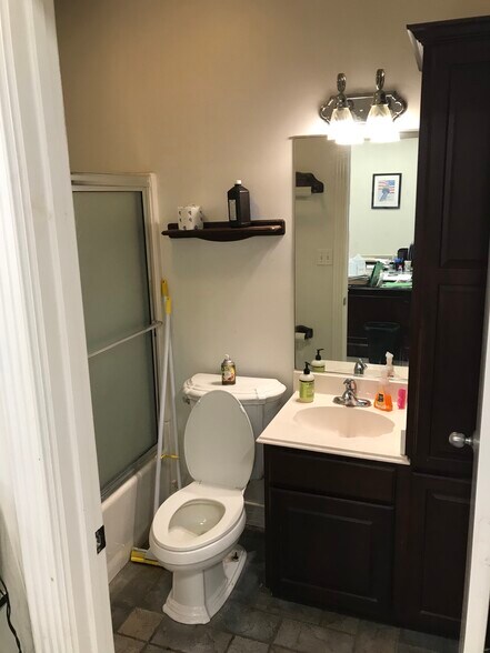 More Photos Of 3614 Alice St, Galveston Distribution For Sale