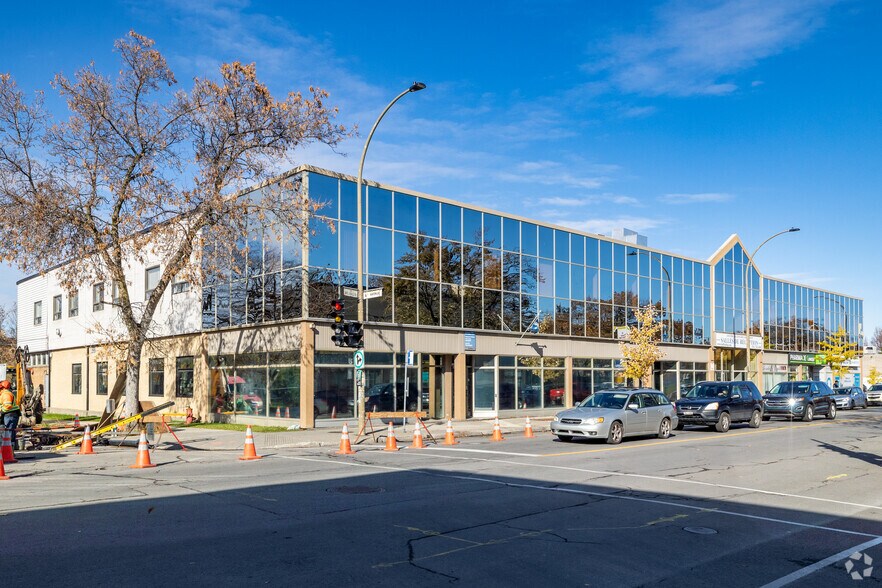 More Photos Of 2953-2961 Rue Bélanger, Montréal General Retail For Lease