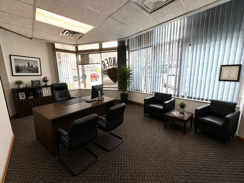 More Photos Of 607 N Broadway Ave, Oklahoma City Office For Sale