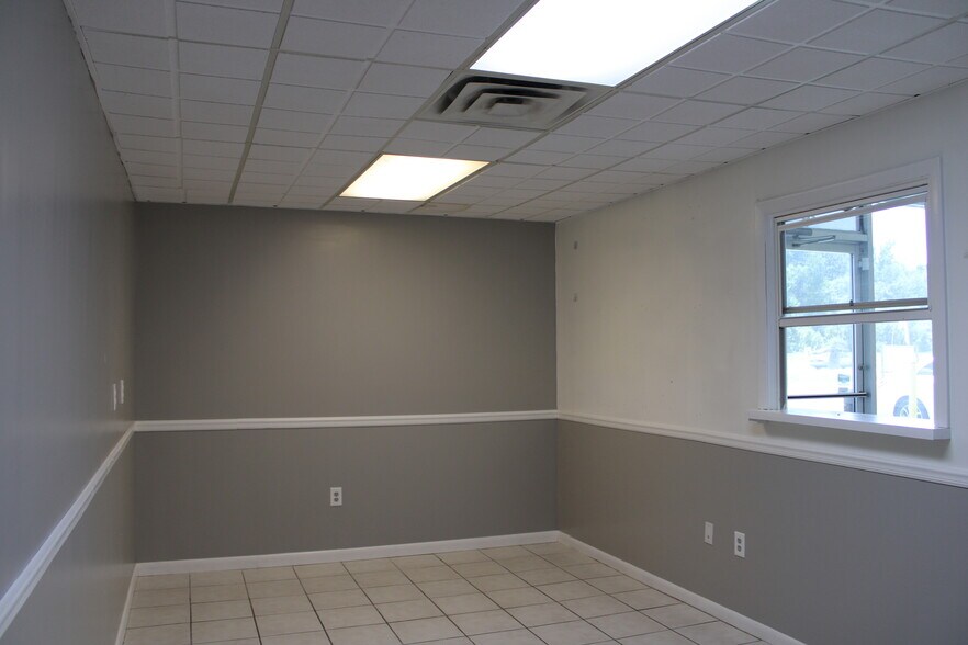 More Photos Of 3632 US Highway 92 E, Lakeland Storefront Retail Office For Lease
