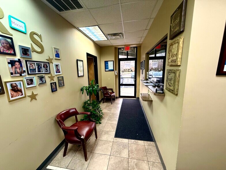 More Photos Of 105 Preston Ct, Macon-Bibb Office For Lease